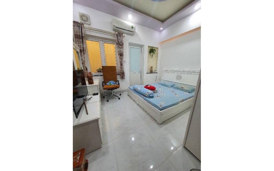 Hiếm!Cần Bán Nhà Lạc Long Quân, Quận 11. Gần Âu Cơ, Giáp Tân Phú , Tân Bình.